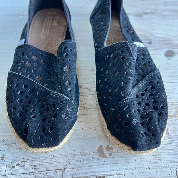 TOMS Women's Classics Black Moroccan Cutout Slip Ons 7.5 - Picture 2 of 4